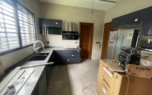 4  BEDROOM FULLY DETACHED DUPLEX