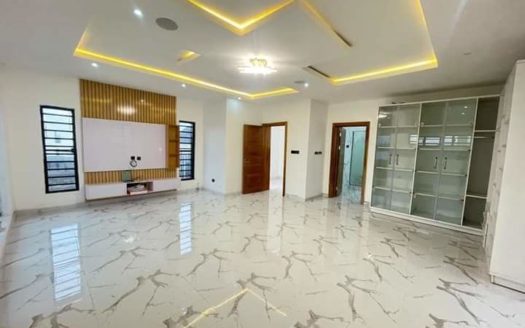 5 BEDROOM FULLY DETACHED DUPLEX