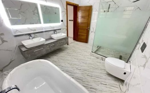 5 BEDROOM FULLY DETACHED DUPLEX