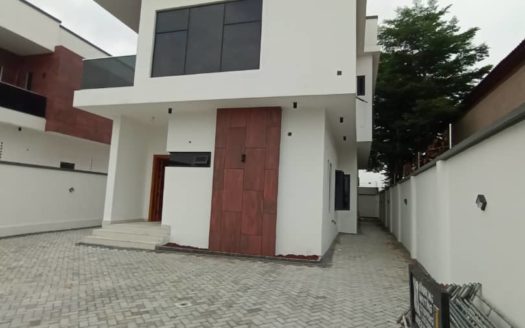 5 BEDROOM DETACHED HOUSE