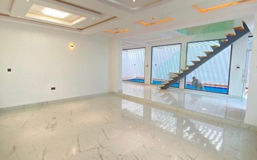 5 BEDROOM FULLY DETACHED DUPLEX