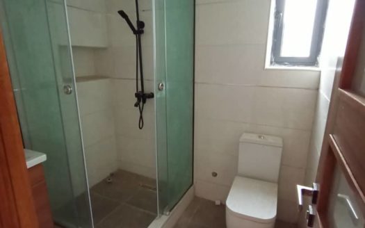 5 BEDROOM DETACHED HOUSE