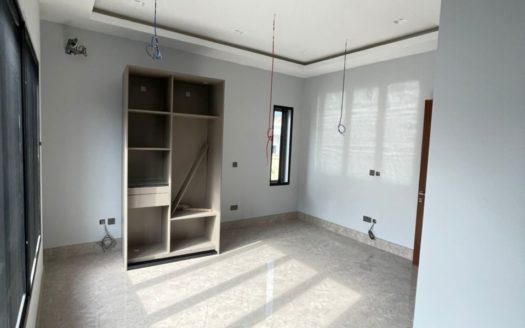 4  BEDROOM FULLY DETACHED DUPLEX