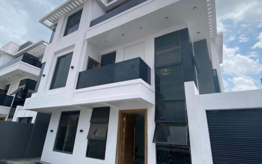 5 BEDROOM FULLY DETACHED DUPLEX