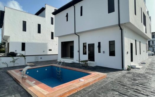 Luxury 5 Bedroom Fully Detached Duplex In a Serene Area