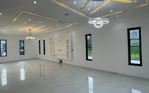 Luxury 5 Bedroom Fully Detached Duplex In a Serene Area