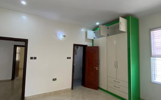 Luxurious 5 bedroom fully detached duplex in Pinnock  Beach Estate.