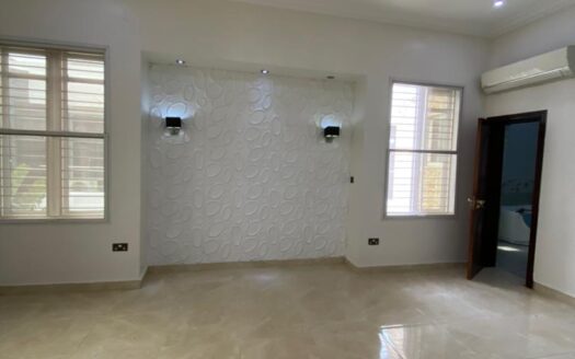 Luxurious 5 bedroom fully detached duplex in Pinnock  Beach Estate.