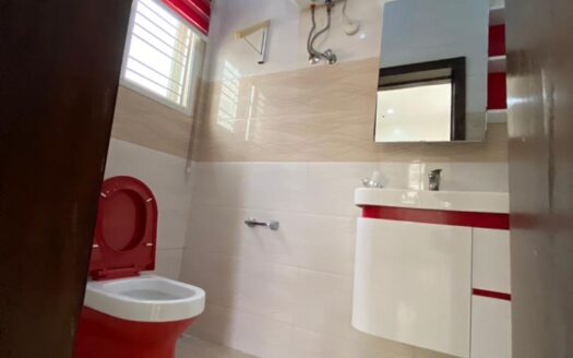Luxurious 5 bedroom fully detached duplex in Pinnock  Beach Estate.