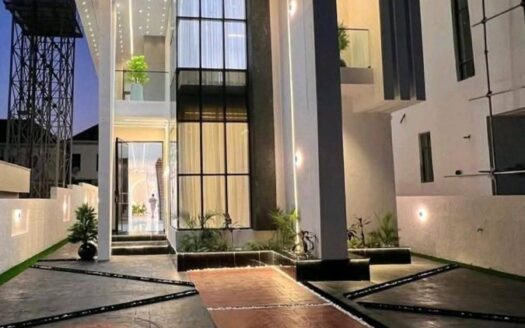 Classy 5 bedroom duplex at Chevron