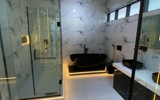 Classy 5 bedroom duplex at Chevron